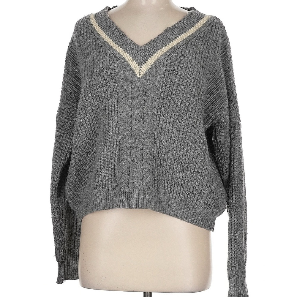 POL Gray and Cream V-Neck Sweater Size Medium Length 23.5